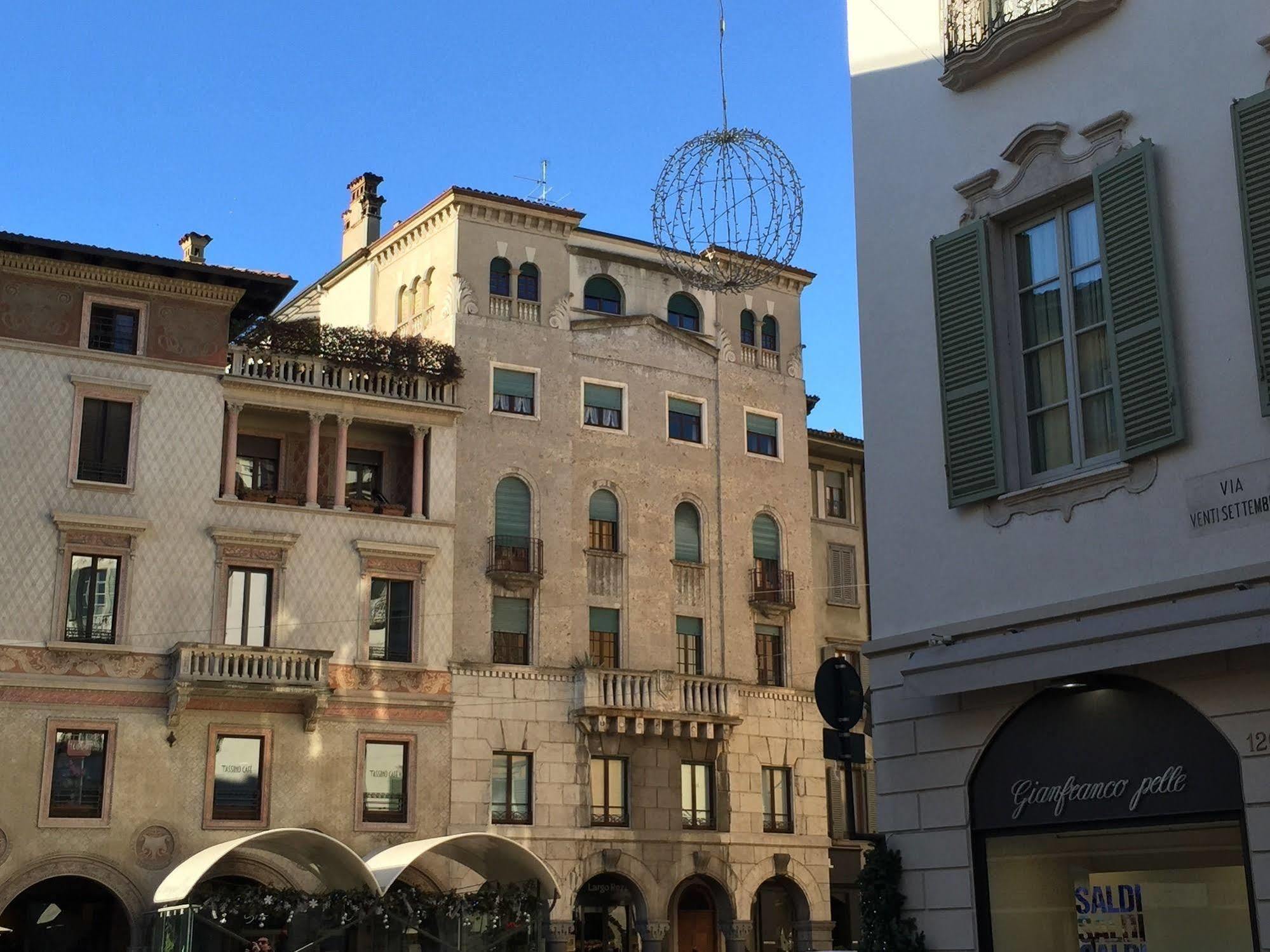 B&B Bonjour Bergamo Bagian luar foto